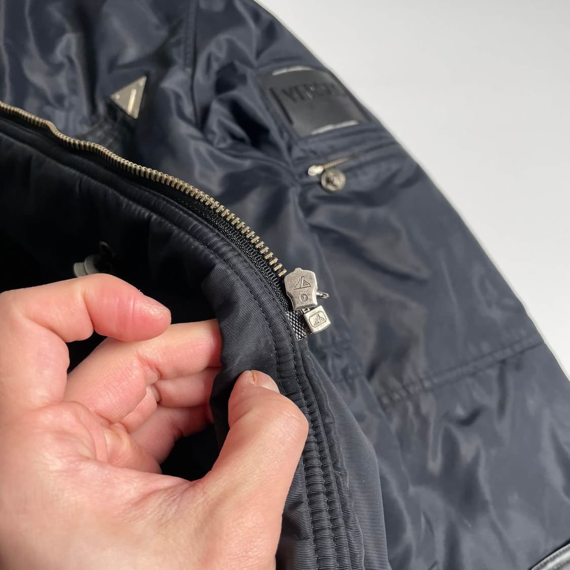 Versus 4 대각 라인 포켓 나일론 코트 (italy)   상품이미지8