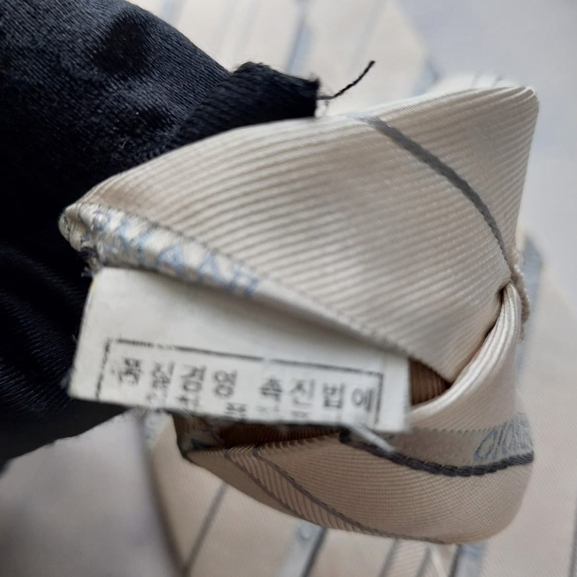 조르지오 아르마니 실크 아이보리 넥타이 10cm A~B등급 K1326
 상품이미지10