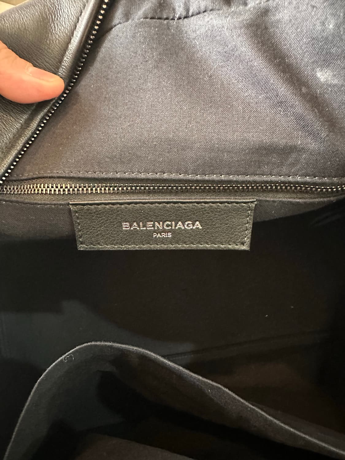 Balenciaga 2018 SS 런웨이 보틀캡참 더플백 상품이미지4