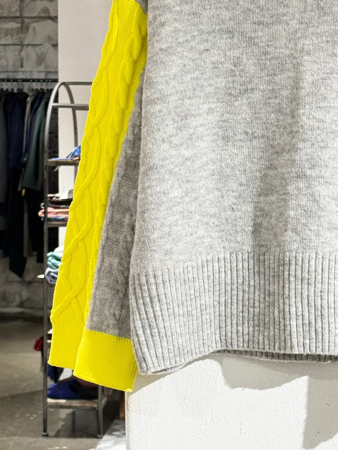 아르마니 익스체인지 그레이 네온 옐로우 투톤 케이블 스웨터 상품이미지4