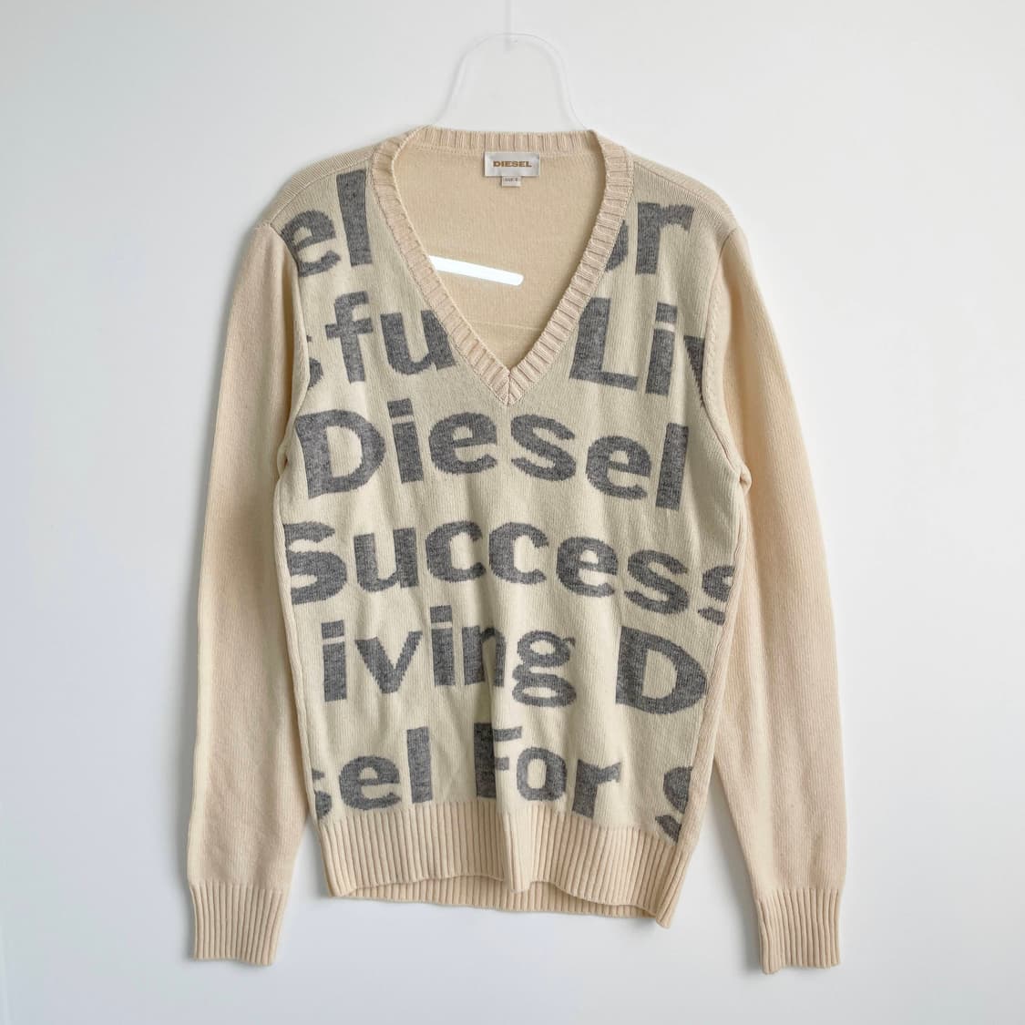 F2 디젤(Diesel) 레터링 브이넥 니트 S사이즈 상품이미지1