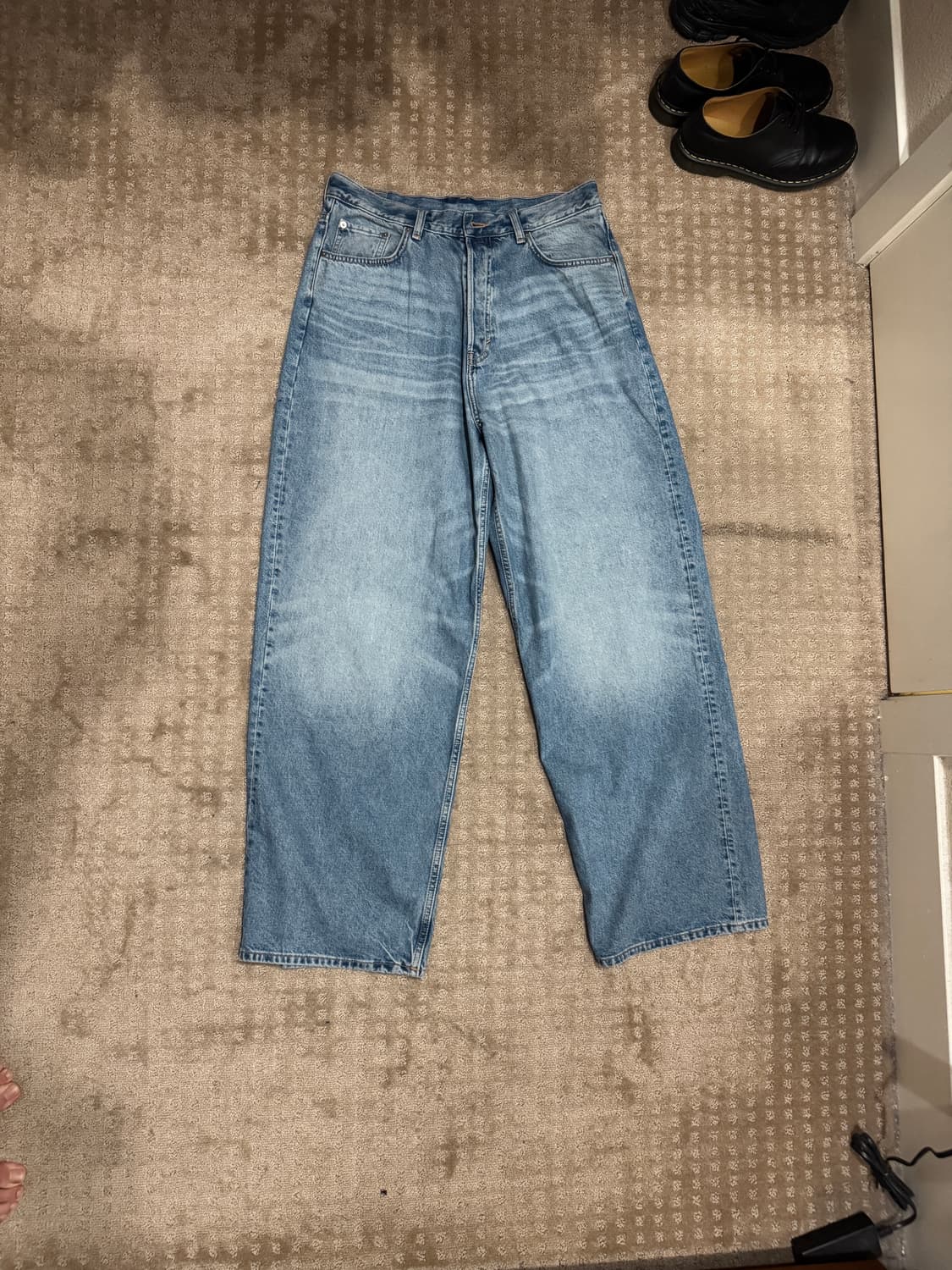 위크데이 아스트로진 상품이미지2