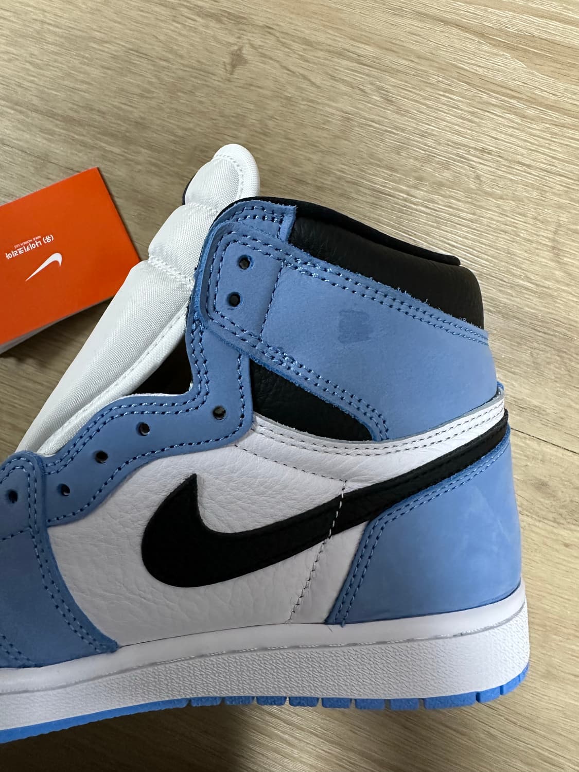 Jordan 1 Retro High OG University Blue 상품이미지3