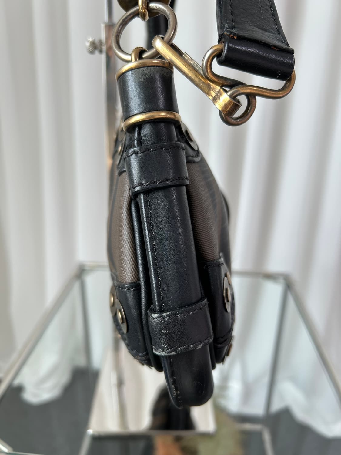 버버리 프로섬 스모크 체크 스터드 숄더백 상품이미지6