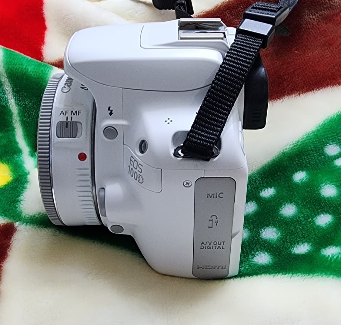 캐논 EOS 100D 화이트 + 40mm 렌즈 팝니다. 상품이미지4