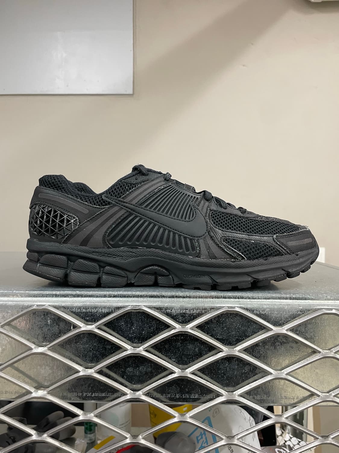 나이키 줌 보메로 5 트리플 블랙 275 상품이미지4