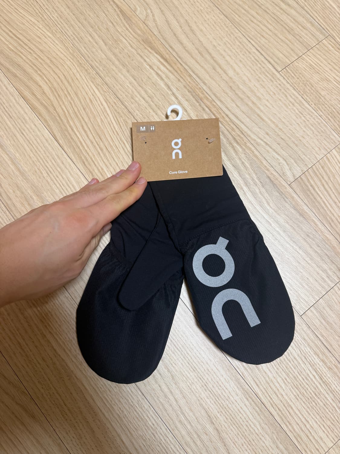 M) 84,000원 새상품 온 러닝 코어 글러브 블랙 상품이미지1