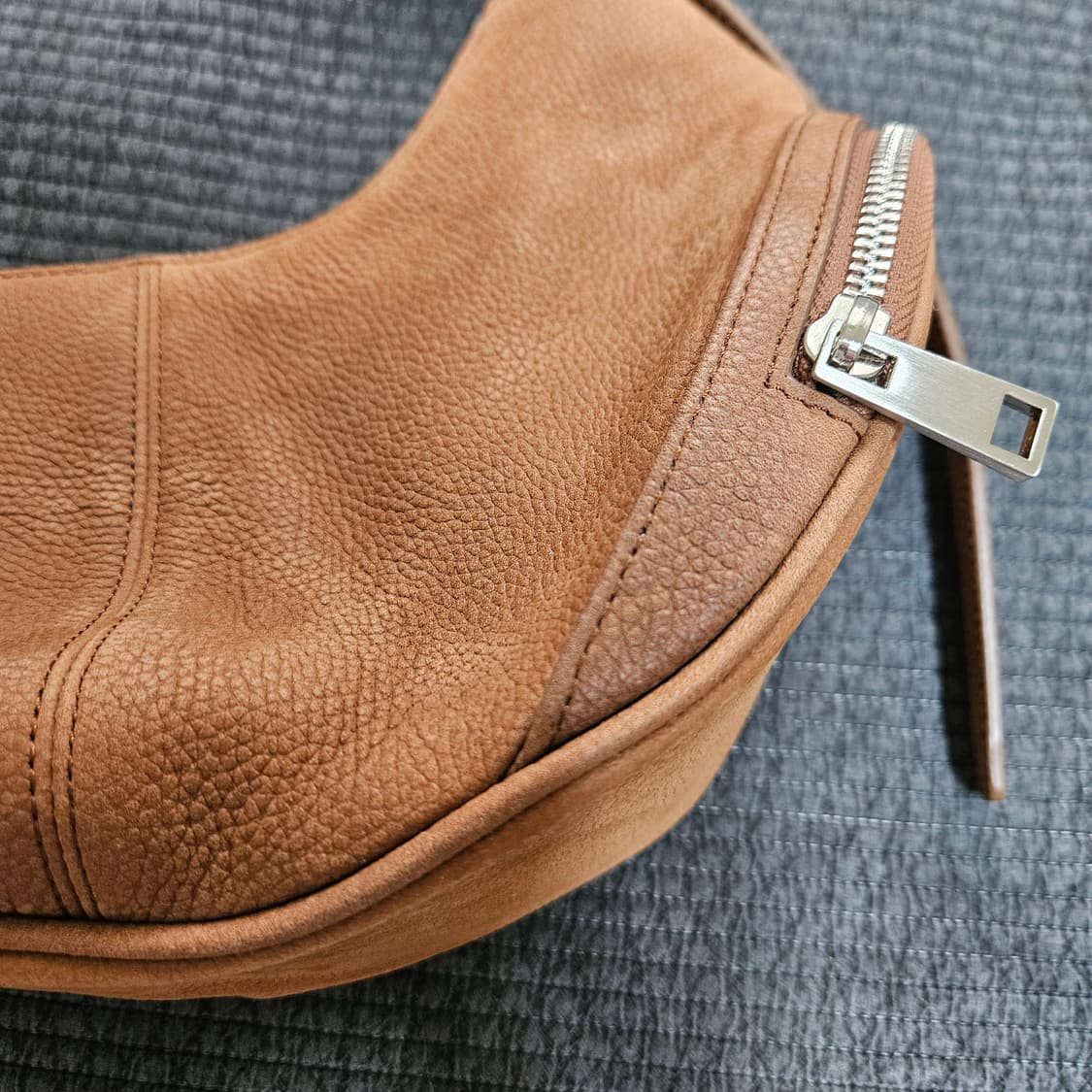 오소이 osoi 카고 호보백 cargo hobo 누벅 브라운 상품이미지7