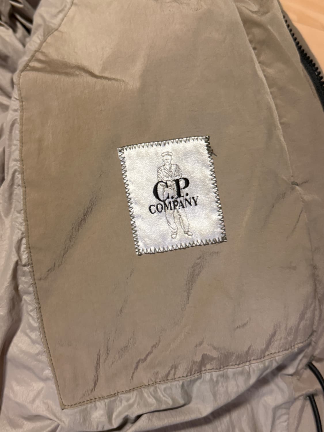 CP컴퍼니 nycra 롱패딩 상품이미지4