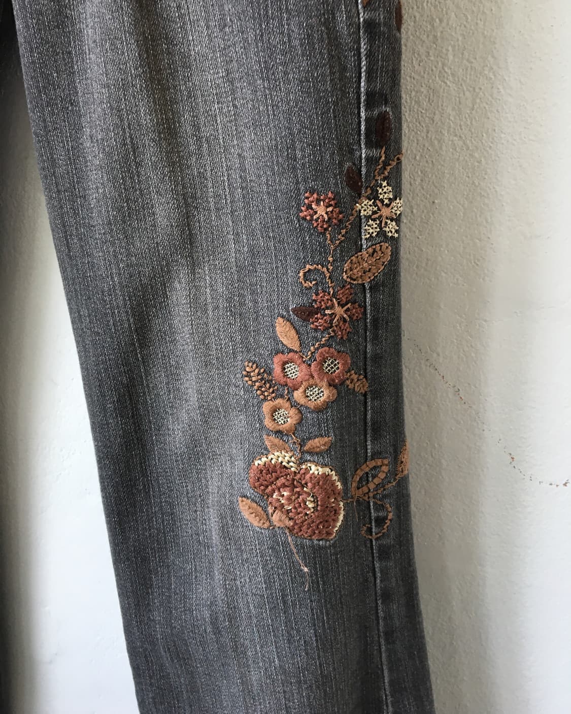 Flower needle work point denim pants 상품이미지3