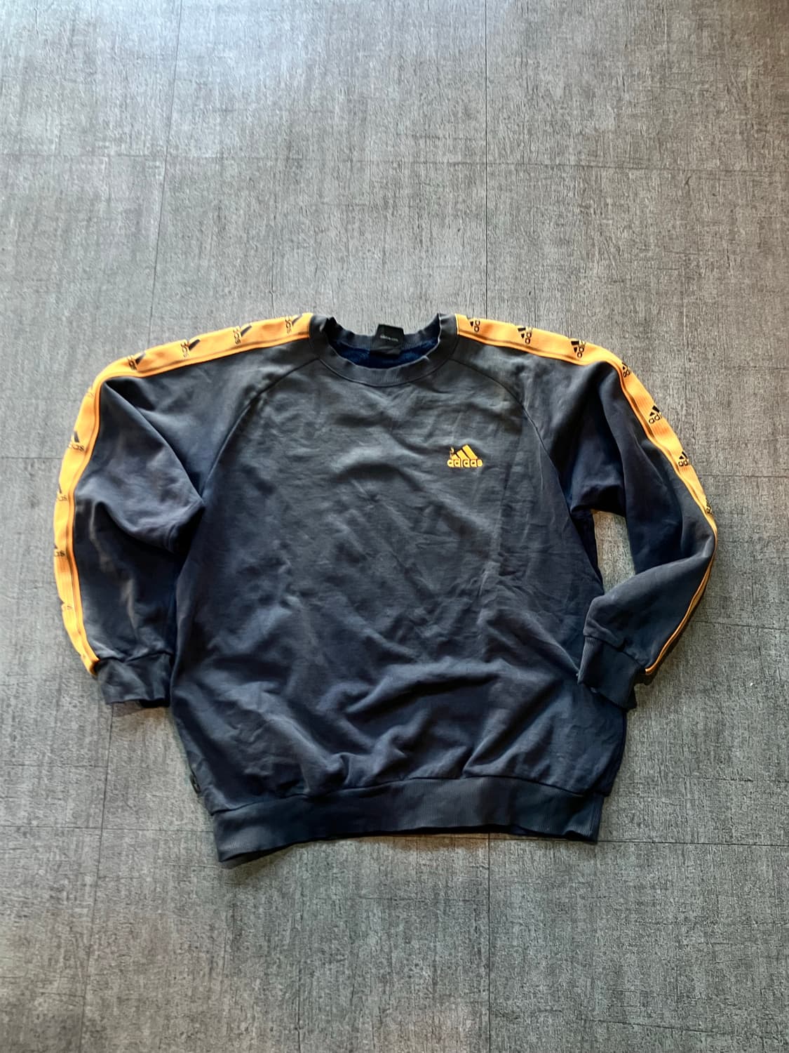 Adidas 아디다스 올드스쿨스트릿 사이드라인 스웻셔츠 맨투맨 상품이미지1