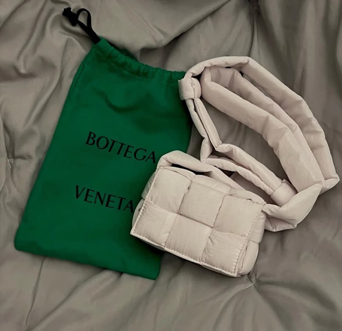 (이삿짐정리)보테가 베네타 미니 카세트백 연핑크 상품이미지1