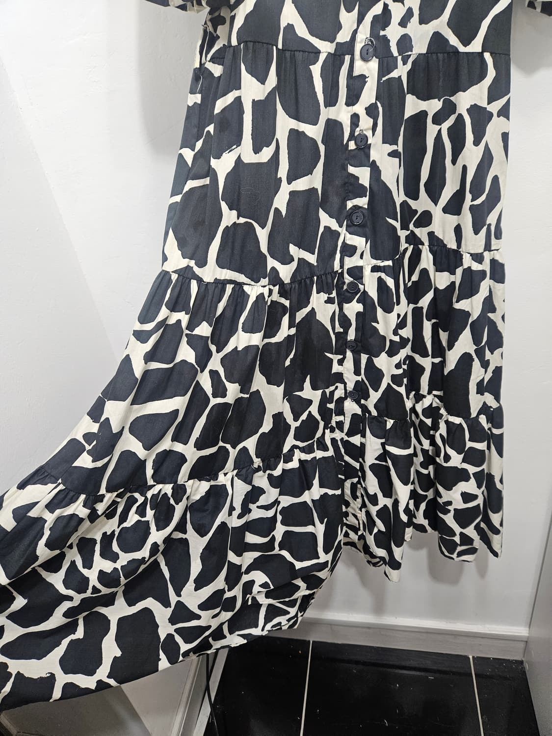 자라(ZARA) 퍼프소매 앞면 단추여밈 롱원피스 상품이미지6