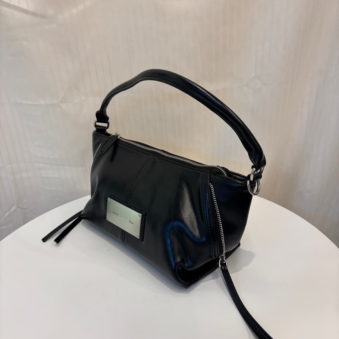 정품 마뗑킴 사이드지퍼 숄더백     상품이미지4