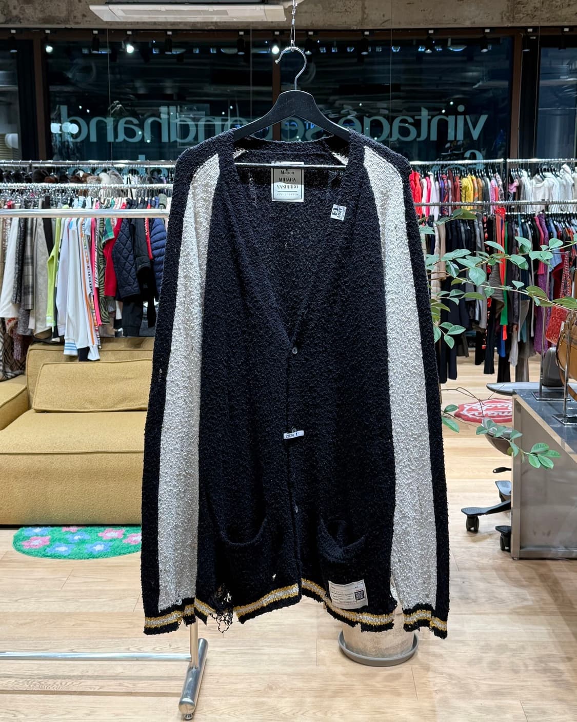 미하라 야스히로 블랙 24ss 디스트레스 니트 가디건 상품이미지1