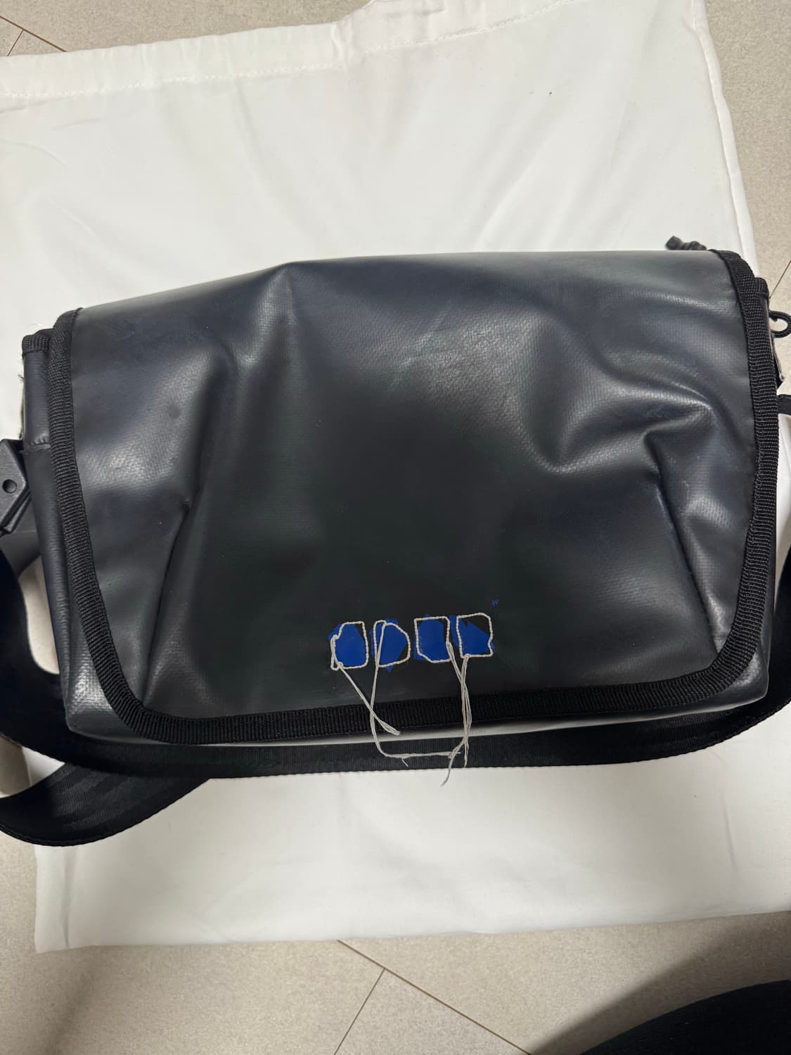 아더에러 애드모아 크로스백 상품이미지1