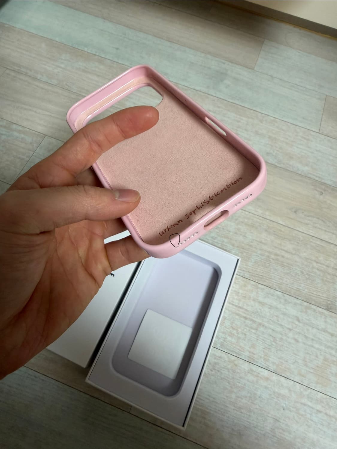 어반소피스티케이션 아이폰17프로 케이스 상품이미지6