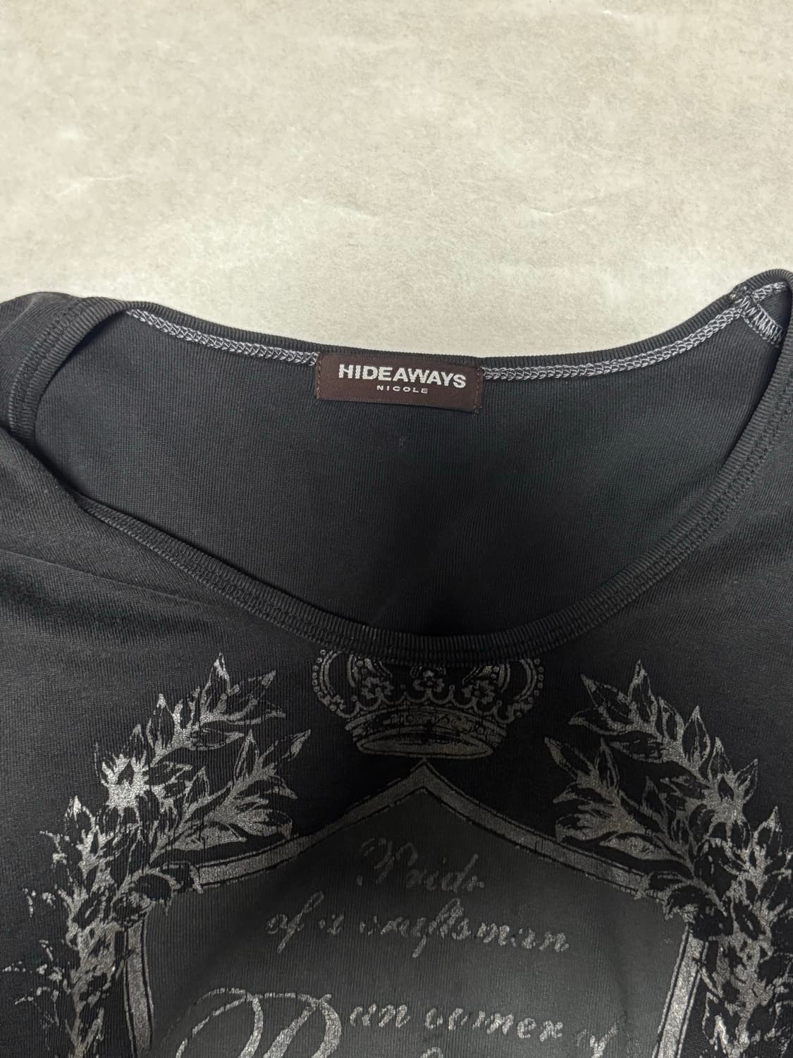 “HIDEAWAYS” 00s Style Printed T-Shirt 상품이미지3