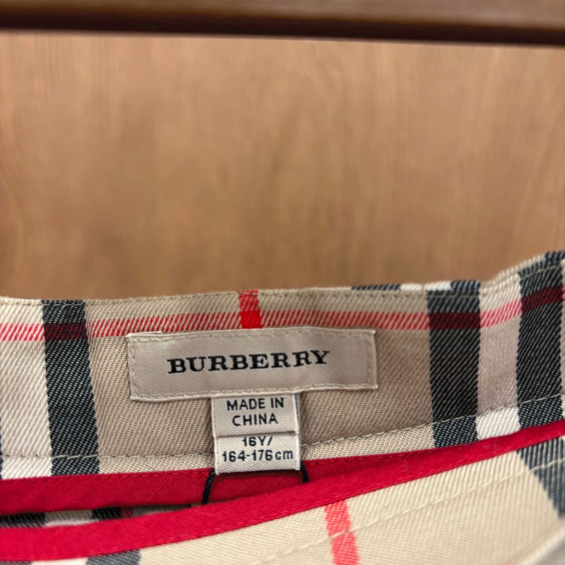 버버리 미니 스커트 노바 체크 패턴 가죽 버클 디테일 A라인 베이지 상품이미지6