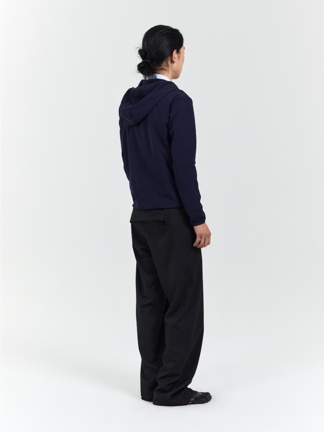 CUT-OUT SLEEVE HOODED ZIP JACKET NAVY 상품이미지6