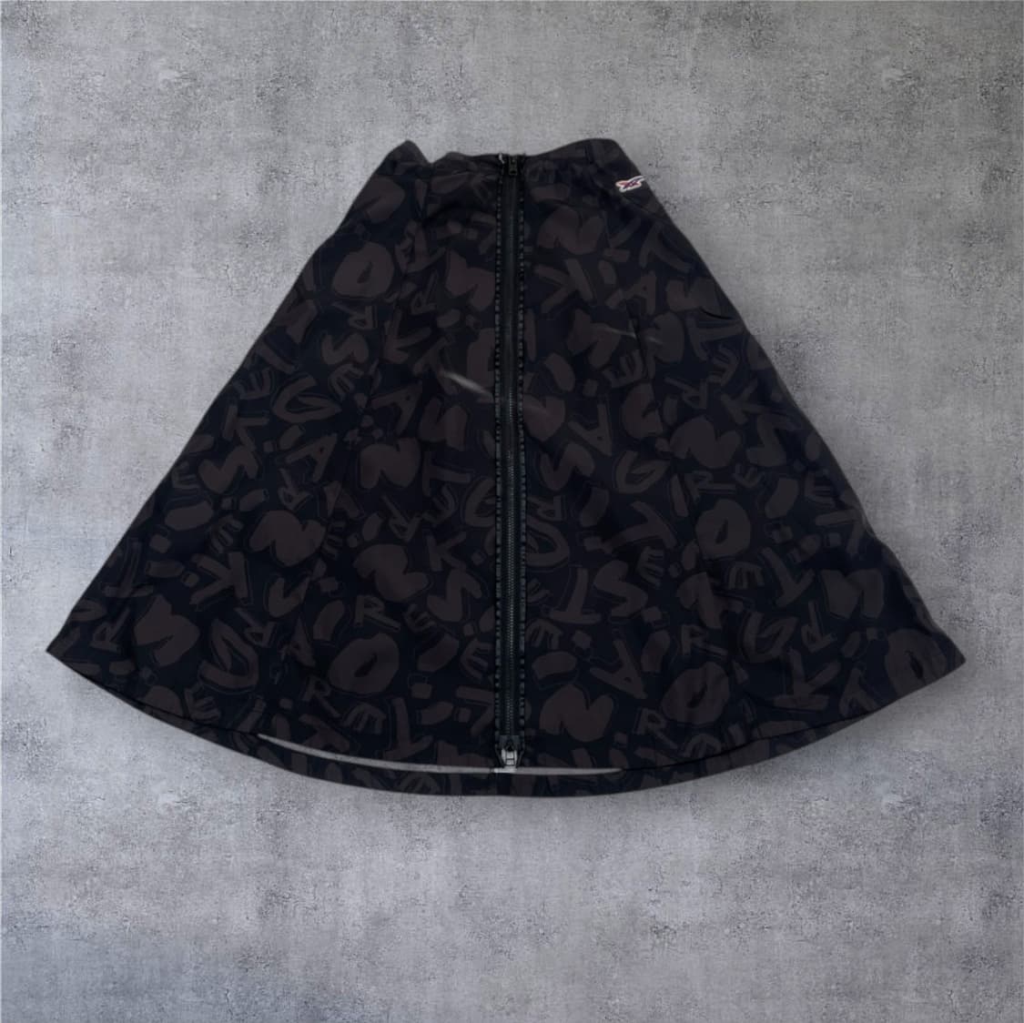 오니츠카타이거 블랙 톤온톤 투웨이 집업 A라인 밴딩 스커트 S 상품이미지1