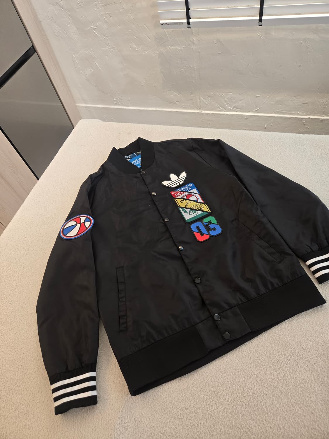아디다스 블랙 패치 봄버 자켓 M 상품이미지3