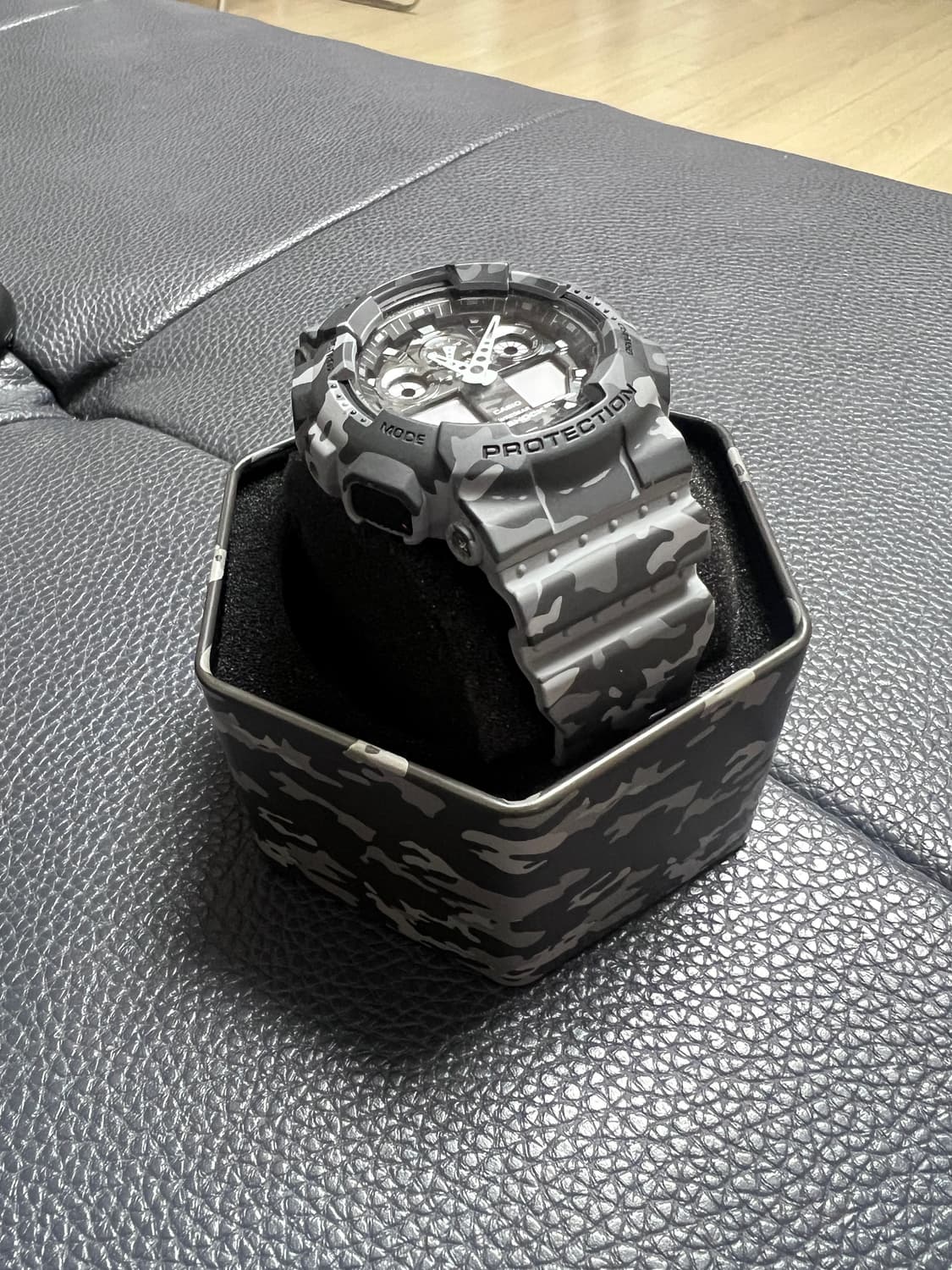 카시오 지샥 GA-100CM-8A 그레이 카모 시계 상품이미지2