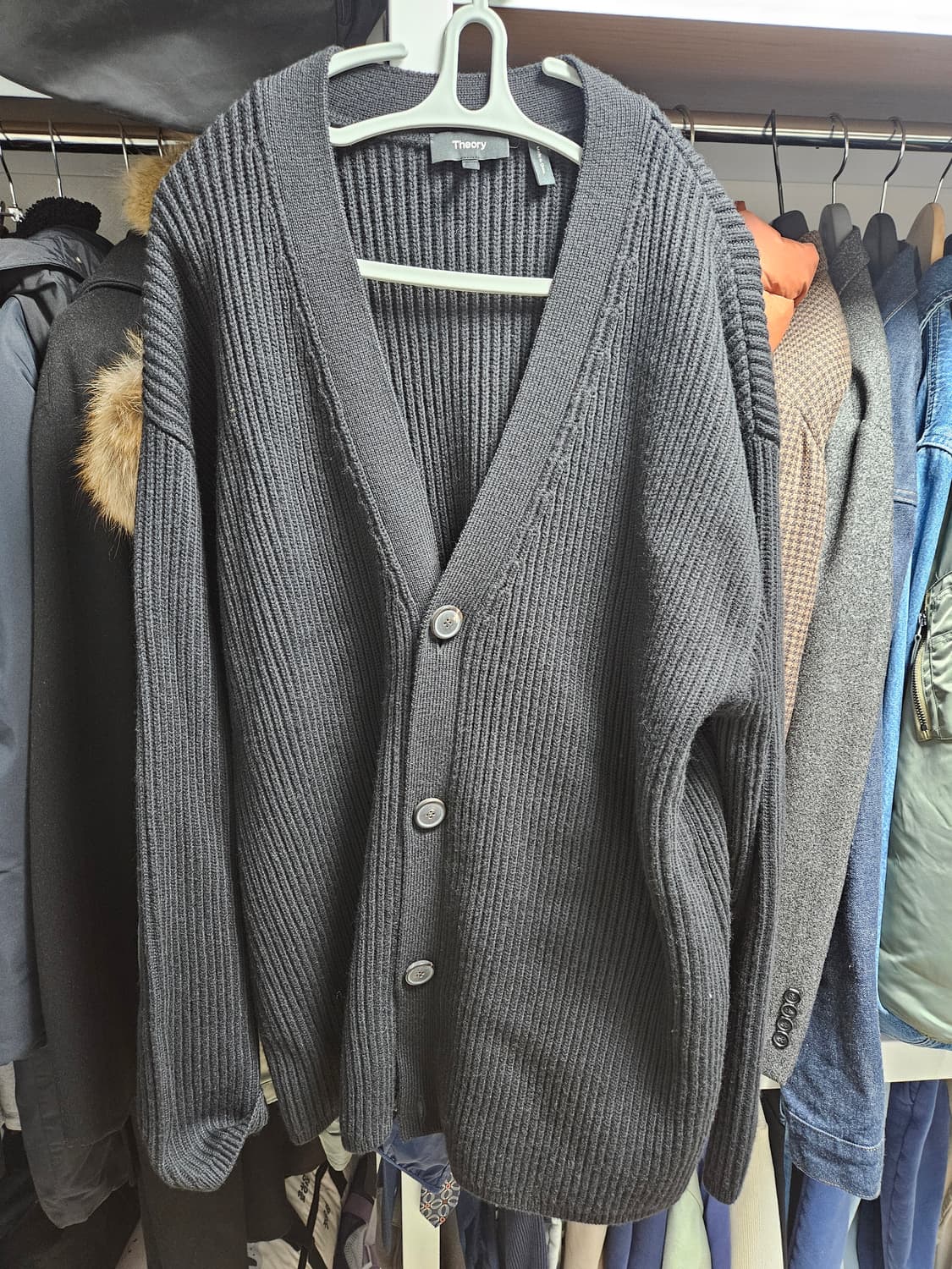 띠어리 가디건 XL판매 합니다. 상품이미지1