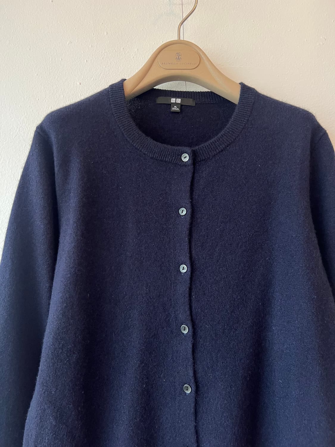 유니클로 여성 네이비 캐시미어100니트 라운드니트가디건 상품이미지1