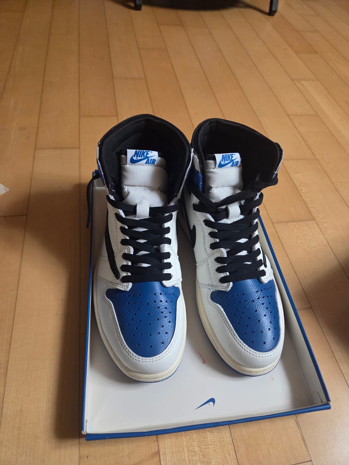 조던 1 x 트래비스 스캇 x 프라그먼트 레트로 하이 밀리터리 블루 상품이미지3