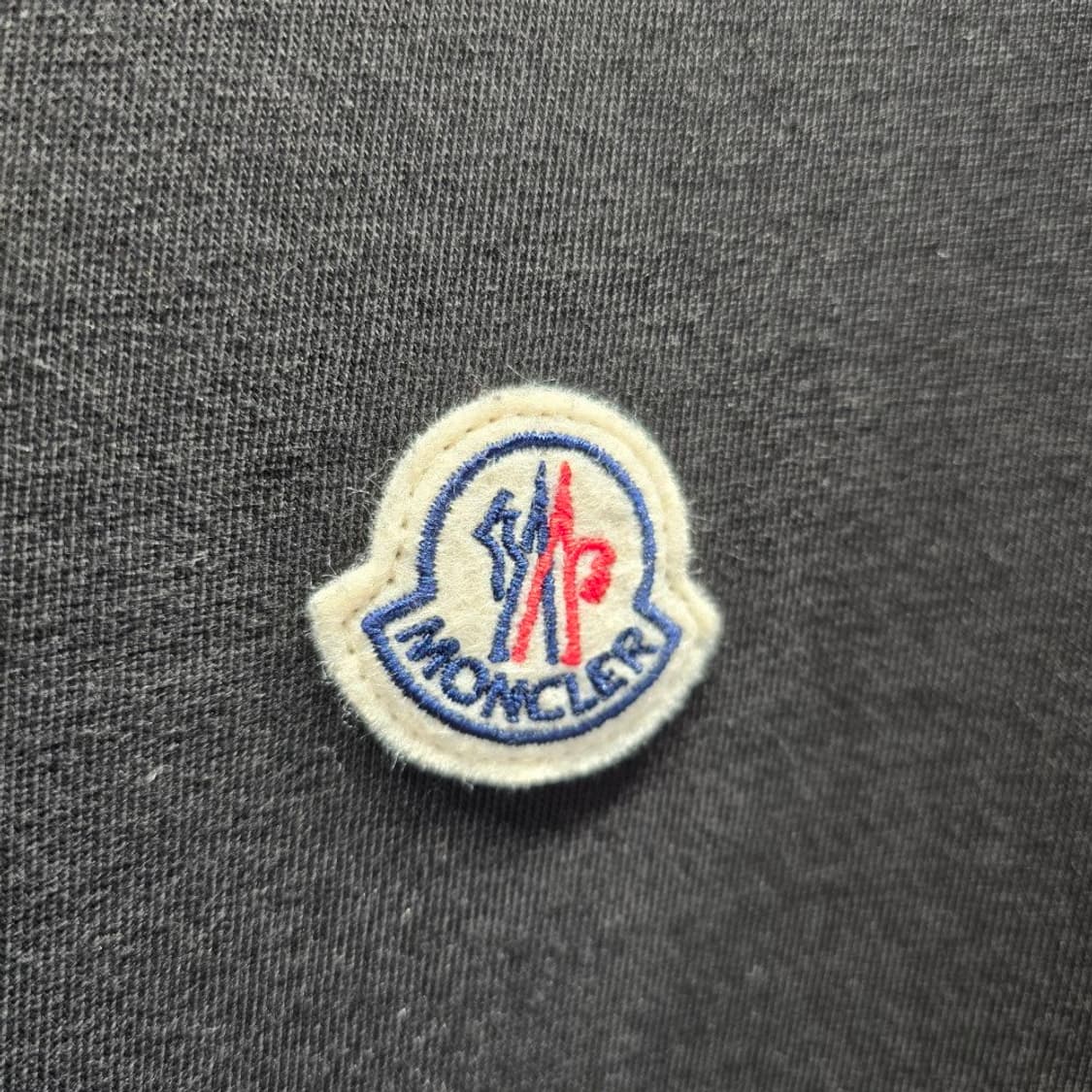 [중고/정품] 몽클레어 와펜 반팔 티셔츠 블랙 L 상품이미지3