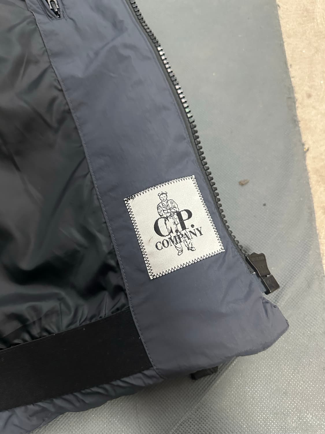 씨피컴퍼니 고글 조끼 패딩 105 상품이미지7