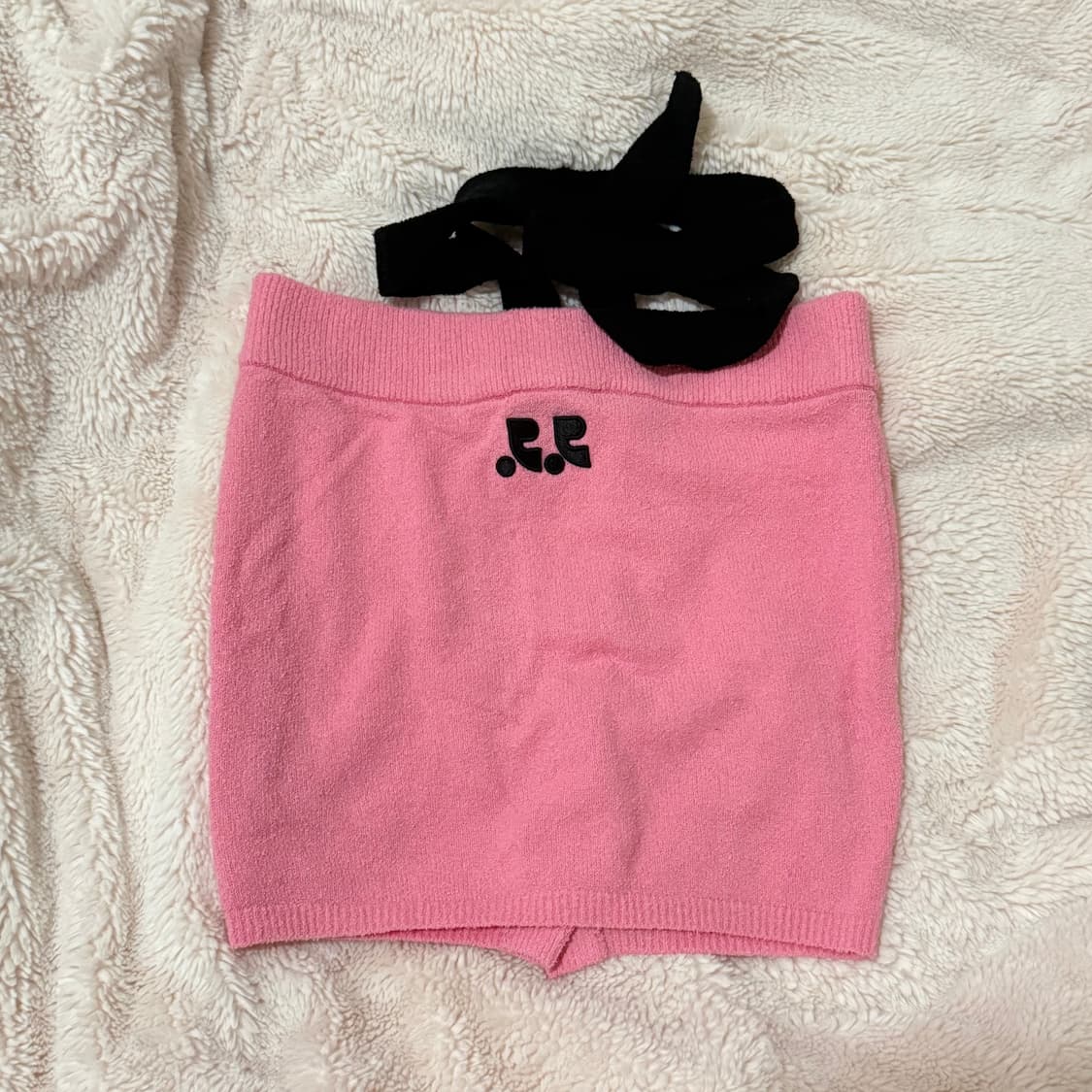 (권은비 착용) 레스트앤레크레이션 로고 니트 튜브탑 오프숄더 나시 상품이미지7