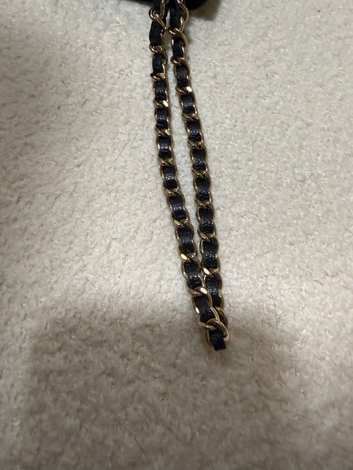 정품)샤넬 2단스트랩 캐비어자석 지갑 블랙 샴페인골드 상품이미지5