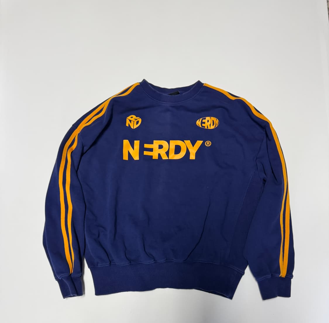 여성 널디 NERDY 23년도 오버핏 트랙 맨투맨 S 상품이미지1