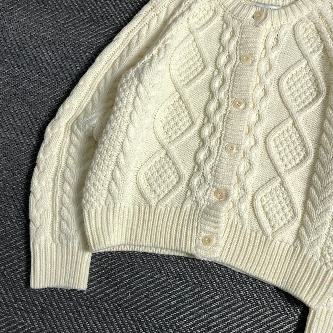 ONE DAY, SUDDENLY 아이보리 케이블 니트y 4819 상품이미지4