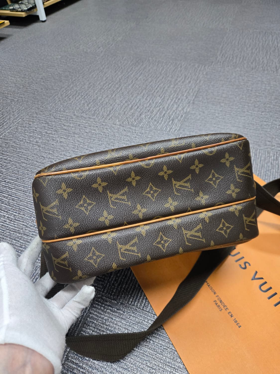 [특가][정품] 루이비통 리포터 메신저백 상품이미지6