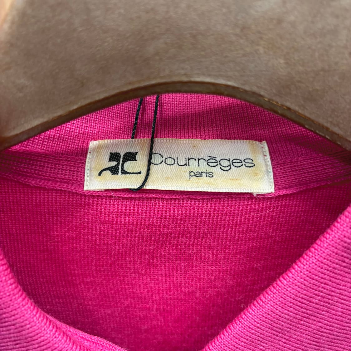 꾸레쥬 울 카라 니트 퍼플 체크 배색 로고 버튼 디테일 레귤러핏 핑크 상품이미지6