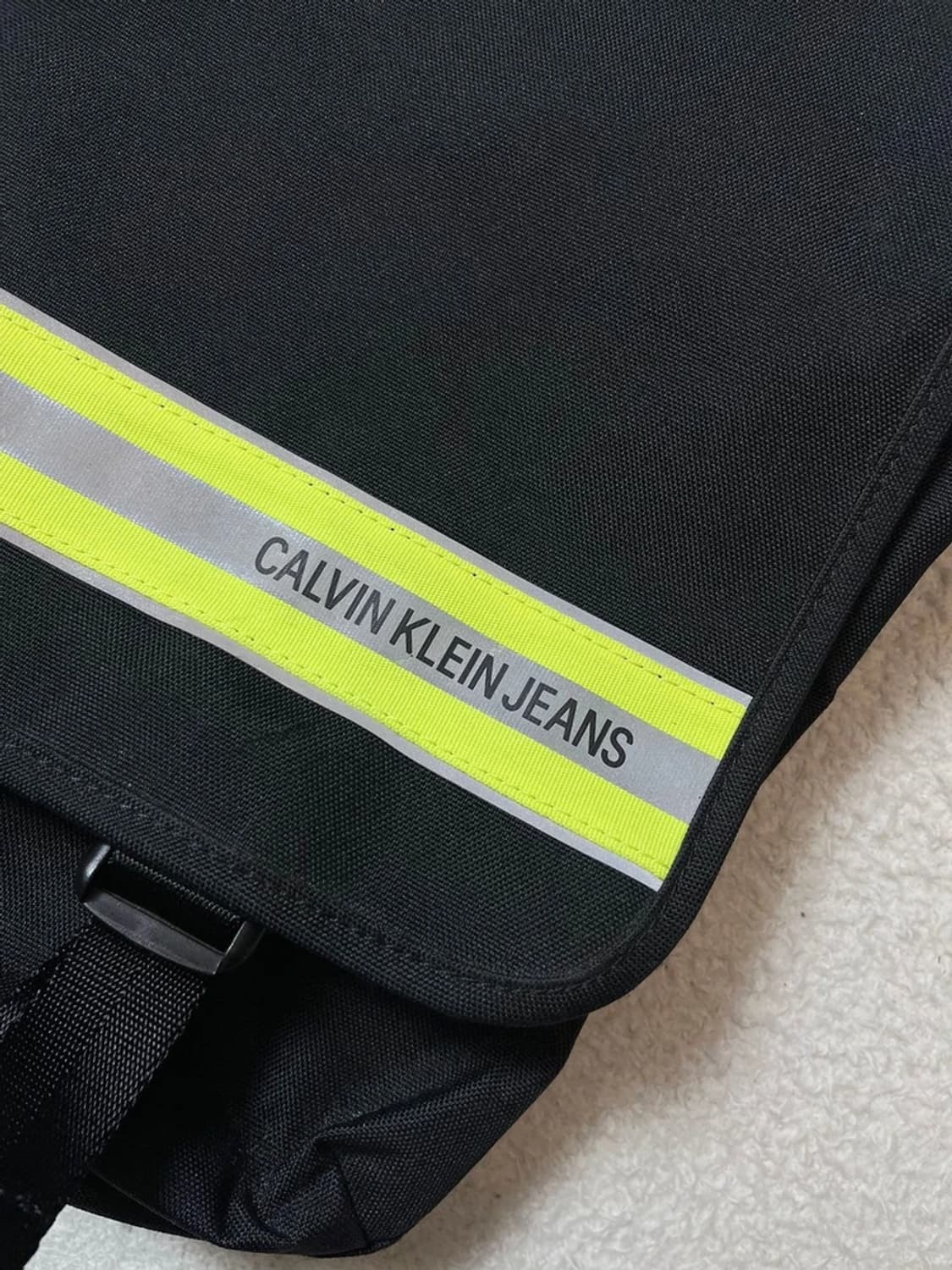 캘빈클라인진 세이프티 에센셜 메신저백 A1769 상품이미지9