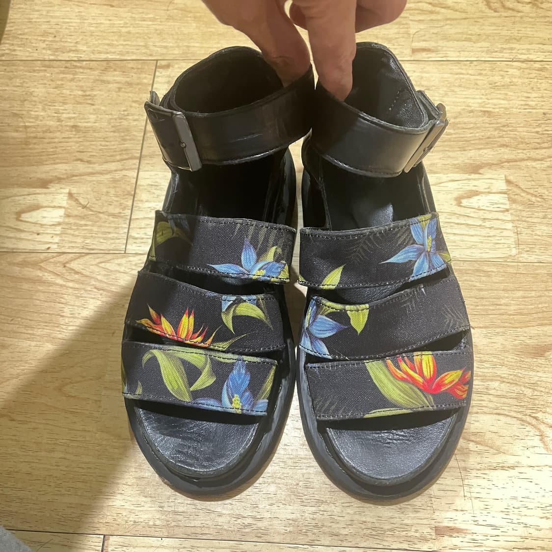 (220~230mm) 닥터마틴 클라리스 하와이안 플로럴 샌들 상품이미지1
