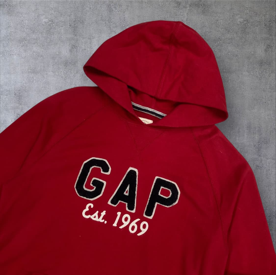 GAP 레드 컬러 스펠아웃 로고 후드티 상품이미지2