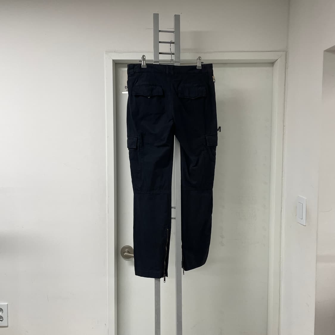 버버리 카고 팬츠 네이비 6(W) 상품이미지6