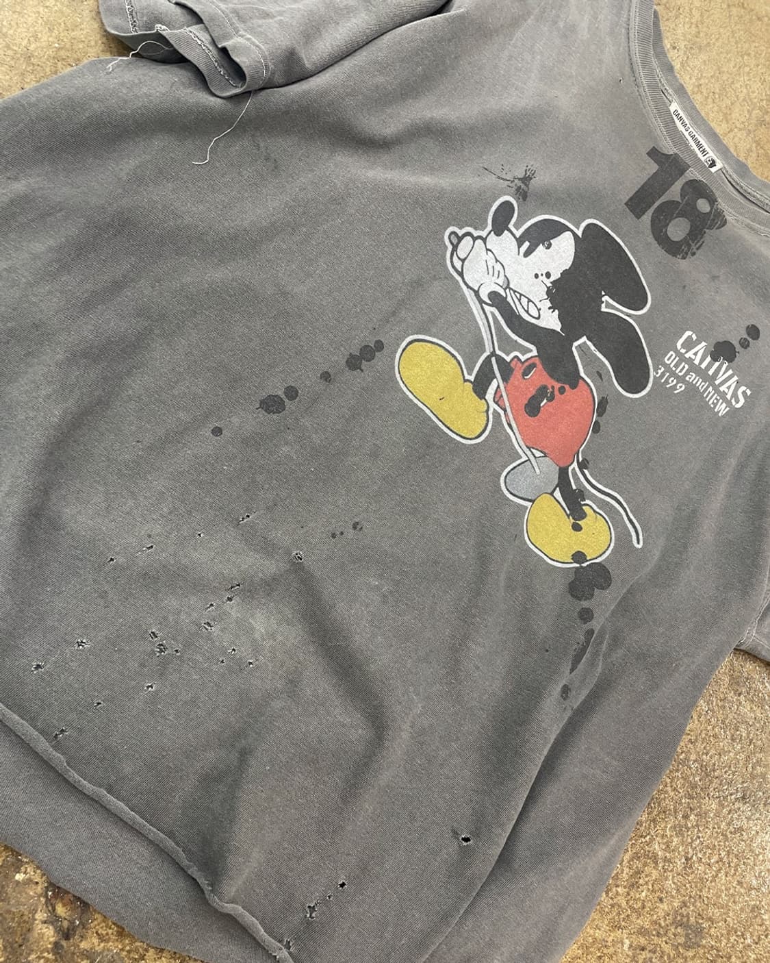 Vintage Mickey Distressed Tee 상품이미지2