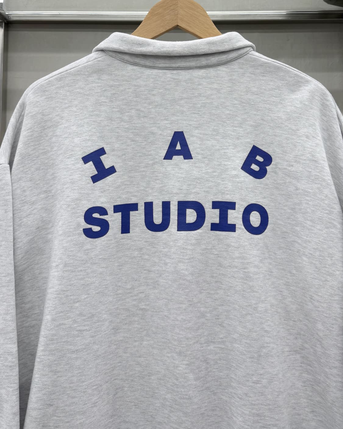 아이앱 IAB STUDIOS 아치로고 하프집업 스웻 셔츠 맨투맨 상품이미지2