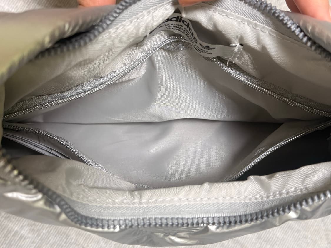 아디다스 퍼피 사틴 미니 숄더백 실버 메탈릭 빈티지 가방 상품이미지5