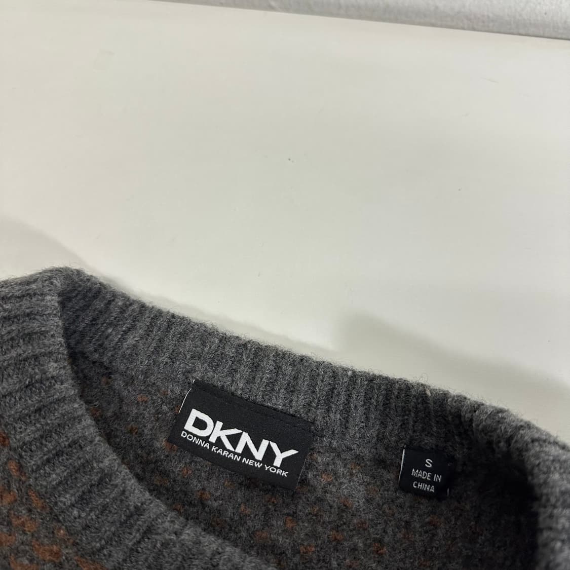 S DKNY 그레이 도트패턴 라운드 니트 상품이미지4