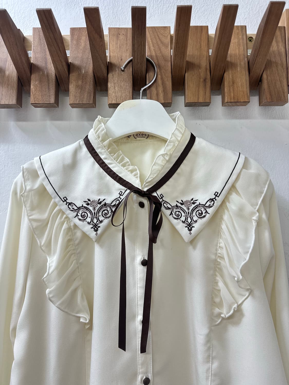 일본빈티지 Axes femme 엑시즈팜세일러카라 자수 리본 프릴 블라우스 상품이미지2