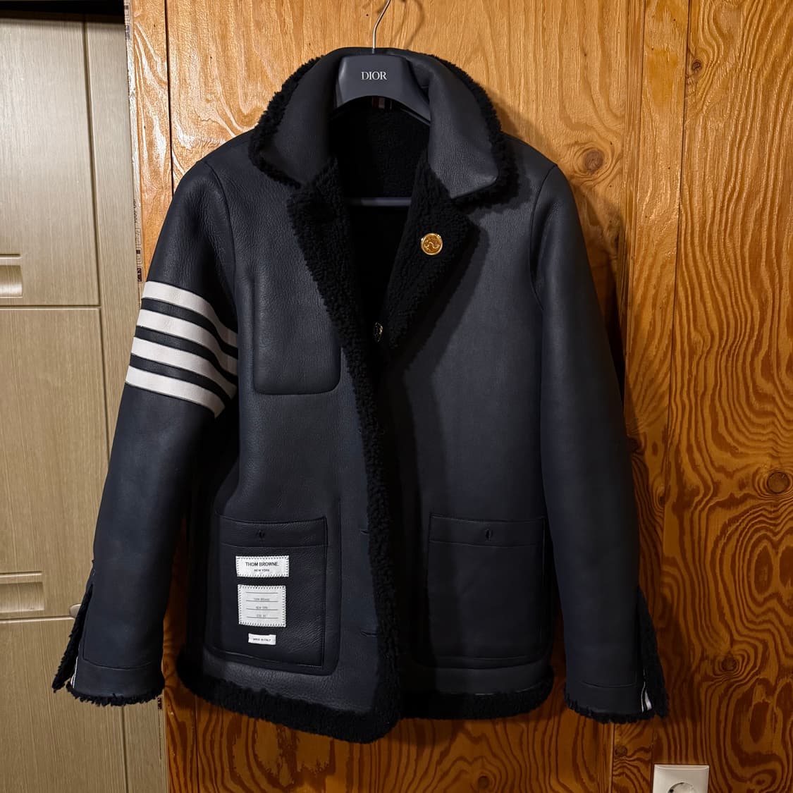 톰브라운 다이드 리버서블 시어링 무스탕 자켓  상품이미지4