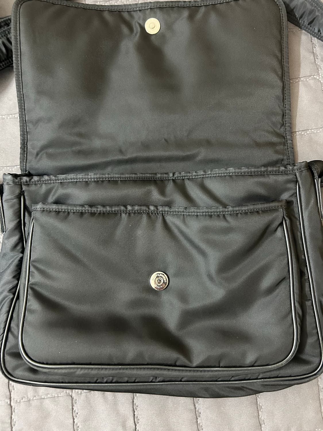 생로랑 나일론 니키 메신저백 라지 상품이미지2