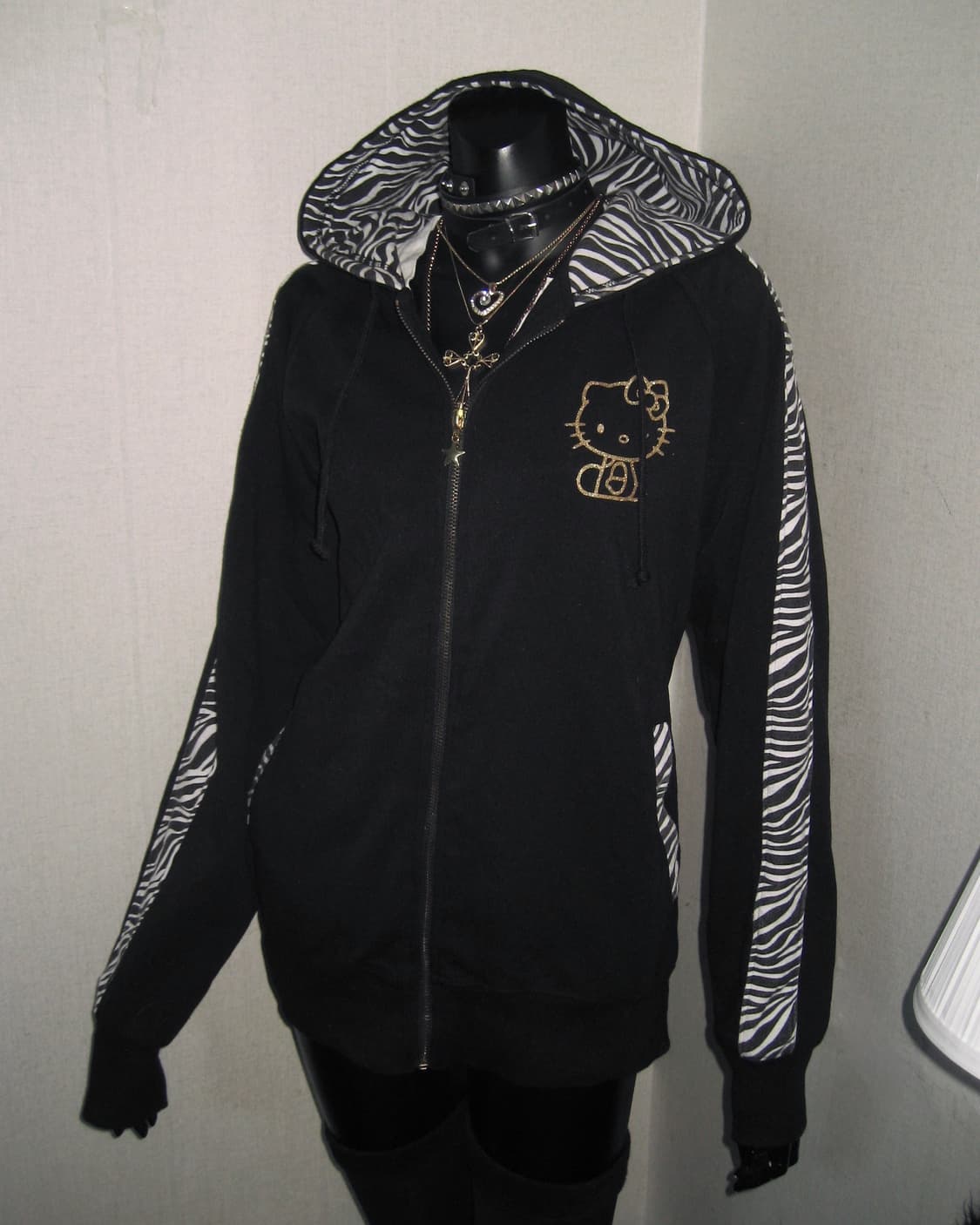 헬로키티 지브라 후드집업 오네갸루 펑크 상품이미지3